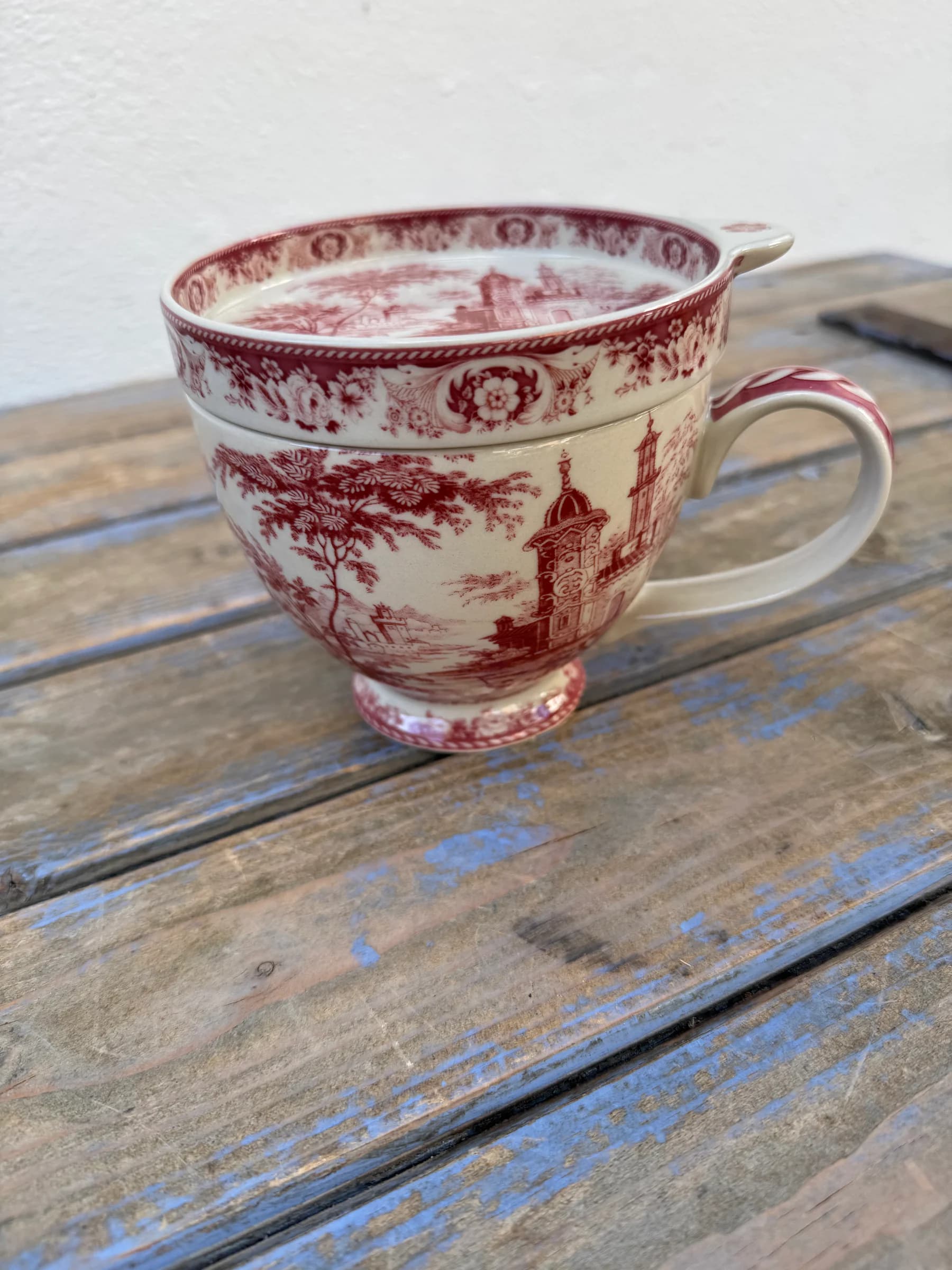 Tea cup red
